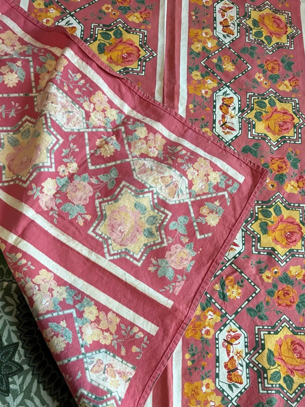 Vintage ‘93 April Cornell 36x34” Tablecloth. This vintage fabric is the 